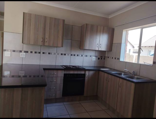 3 BEDROOM TOWNHOUSE FOR SALE IN WATERKLOOF AH